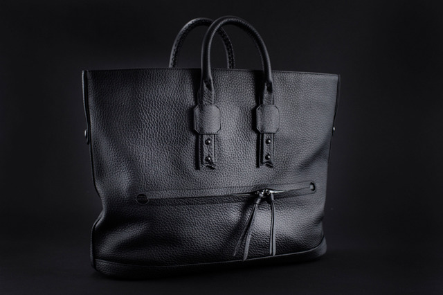 Leather Tote Bag（25万円）