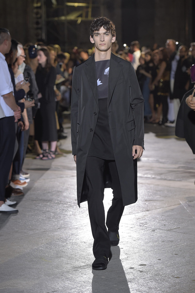 PITTI UOMO 90で発表されたラフ・シモンズ（RAF SIMONS）の17SSメンズコレクション