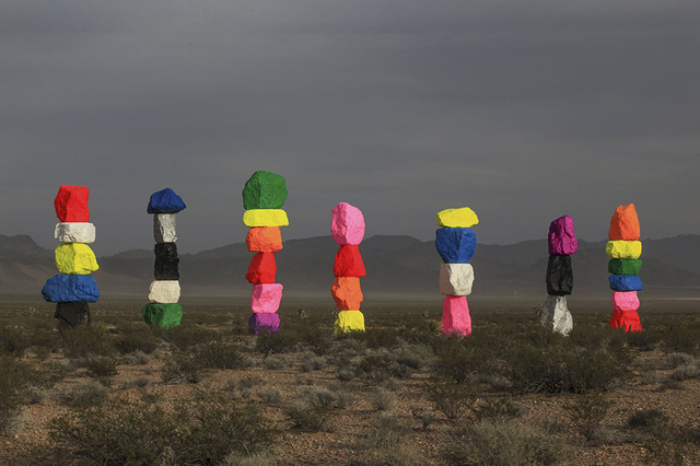 ウゴ・ロンディノネの作品「Seven Magic Mountains」