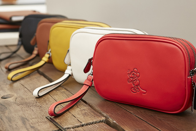 コーチがディズニーとコラボレートした限定コレクション「Disney × Coach」を発売