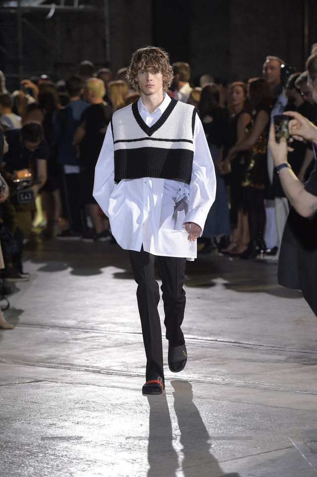 PITTI UOMO 90で発表されたラフ・シモンズ（RAF SIMONS）の17SSメンズコレクション