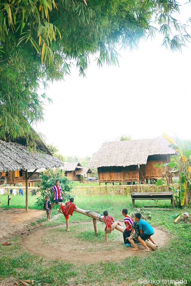 角田明子の写真展「REGENBOGEN~a walk around Chiang Mai」がGALLERY MUVEILにて開催