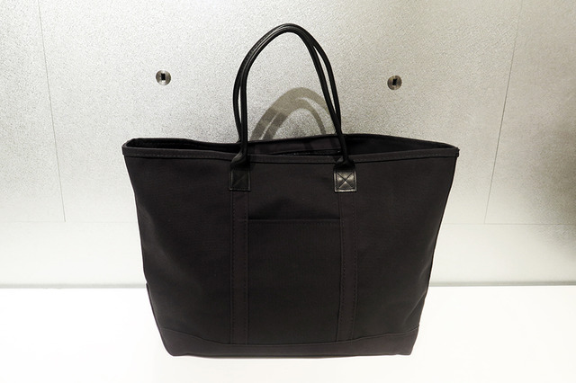 BLACK ON BLACK TOTE BAG L 39×62×19cm 1万9,600円／L.L.Bean