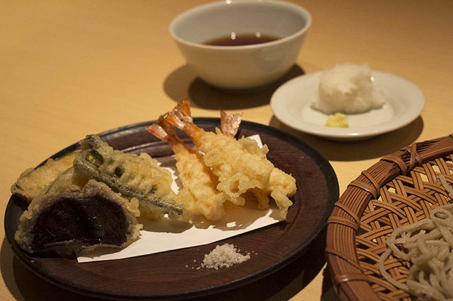 「天せいろ（活き才巻海老3本、野菜3種）」