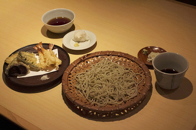 「天せいろ（活き才巻海老3本、野菜3種）」