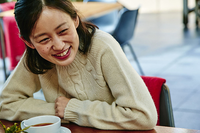 平野紗季子さんと行く、マーガレット・ハウエル 神南店のクリスマス。12月のスペシャルメニューも