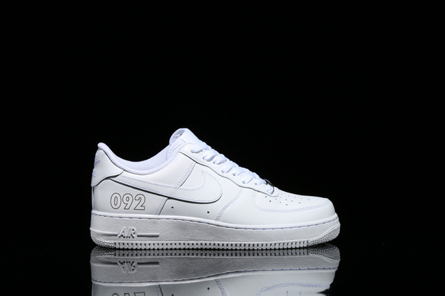 「NIKE AIR FORCE 1’07」（1万2,000円）