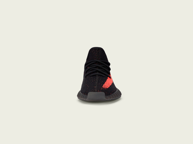 「YEEZY BOOST 350 V2」（2万8,000円）