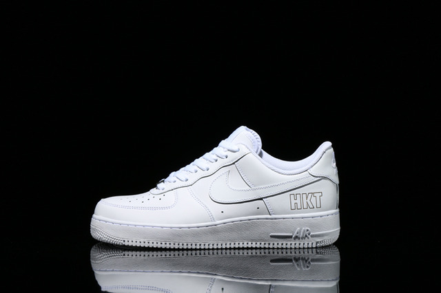 「NIKE AIR FORCE 1’07」（1万2,000円）