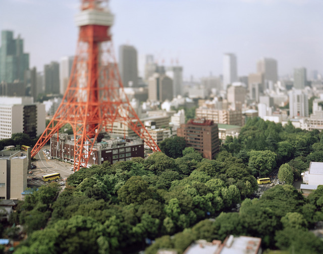 本城直季《東京タワー 東京 日本 2005》〈Small Planet〉より 2005年 発色現像方式印画