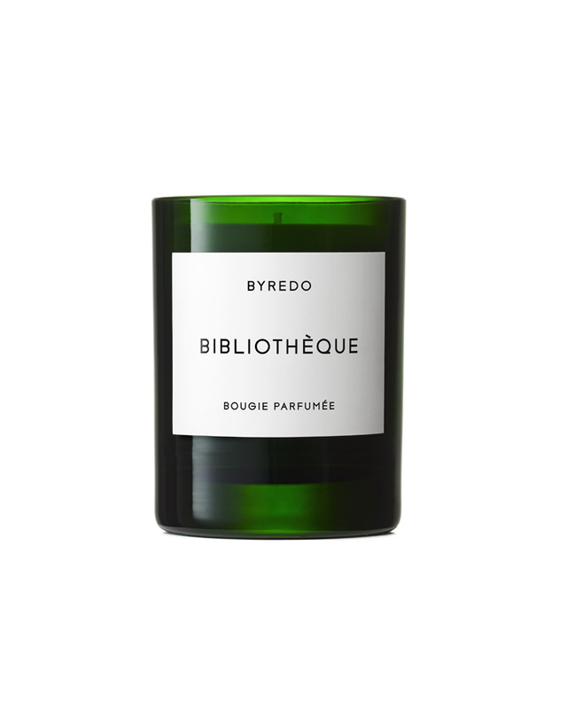 「COLOR CANDLES」（9,500円）より、ダークグリーンカラーの「ビブリオテーク（Bibliotheque）」