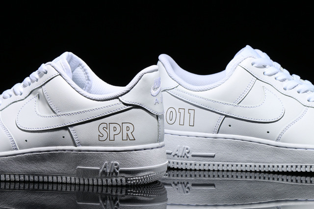 「NIKE AIR FORCE 1’07」（1万2,000円）