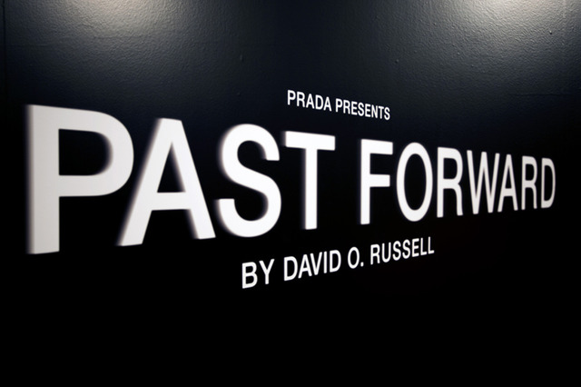 プラダがデヴィッド・O・ラッセルとともに制作した新作フィルム『PAST FORWARD』の上映会を開催