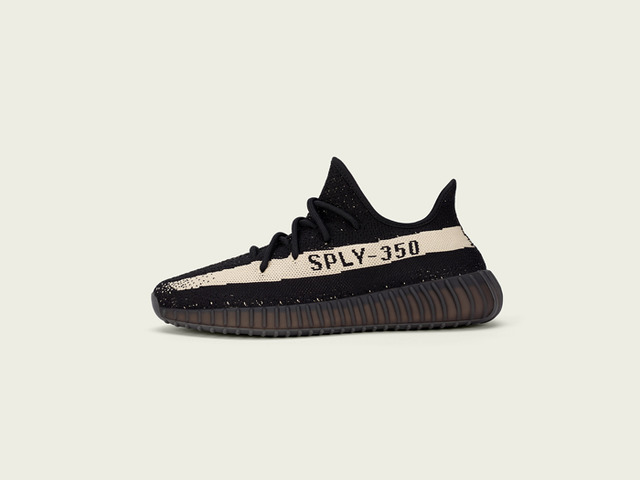 「YEEZY BOOST 350 V2」（2万8,000円）