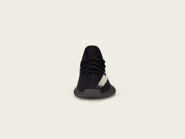 「YEEZY BOOST 350 V2」（2万8,000円）