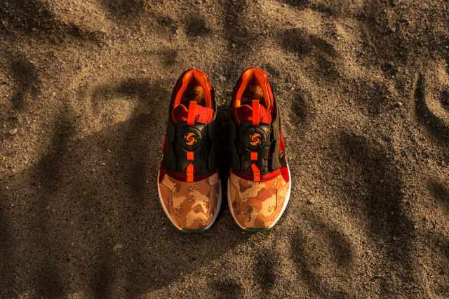 PUMA×atmos×Titoloによるスニーカー「DISC BLAZE “DESERT DUSK”」（1万8,000円）