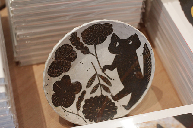 鹿児島睦の作品を一冊にまとめた『Makoto Kagoshima Ceramics』を森岡書店銀座店で発表