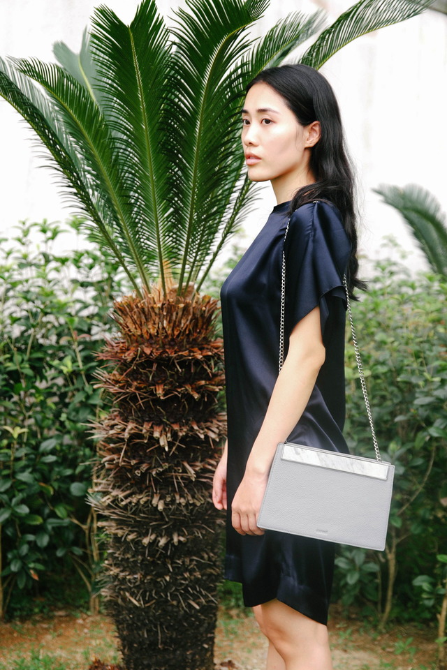 カフネ（CAFUNE）「Edge Crossbody」