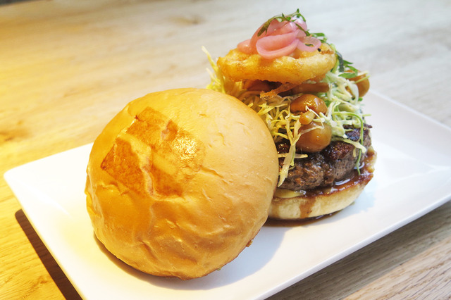 「サムライバーガー（SAMURAI BURGER）」（1,380円）