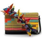 「PALOMA CLUTCH TISSU AFRICUBE」（15万7,000円）×「ARTEMISTRAP TISSU AFRICAMIX」（14万7,000円）