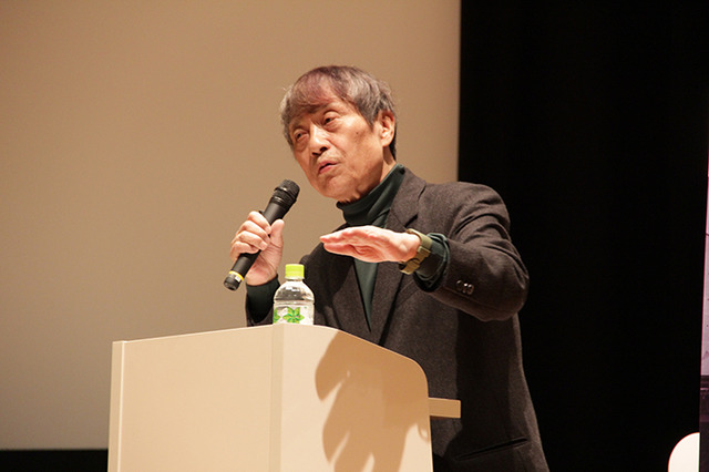 展覧会概要の説明と見どころについて語る安藤忠雄氏