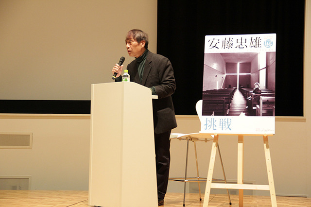 展覧会概要の説明と見どころについて語る安藤忠雄氏