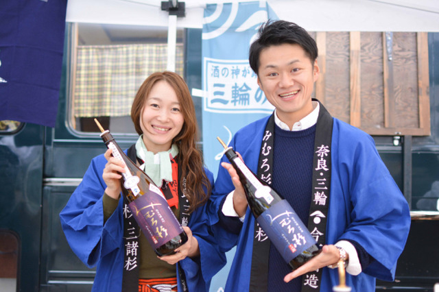 約100種の日本酒を楽しめる「Aoyama Sake Flea」が青山・国連大学広場で開催