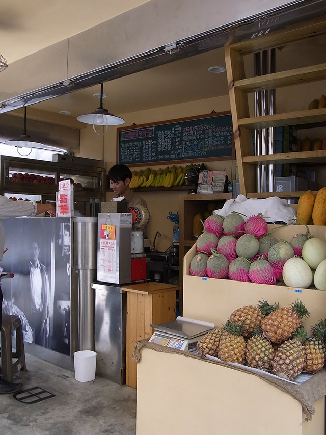 「阿田水果店」の名物。優しい甘さのパパイヤミルク