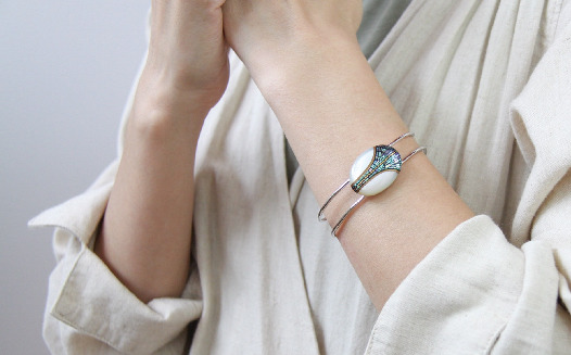 DECO Lauts RADEN bangle（3万5,000円）