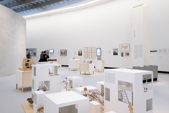 2016 年11月に開催されたローマのMAXXI 国立21世紀美術館での展示風景