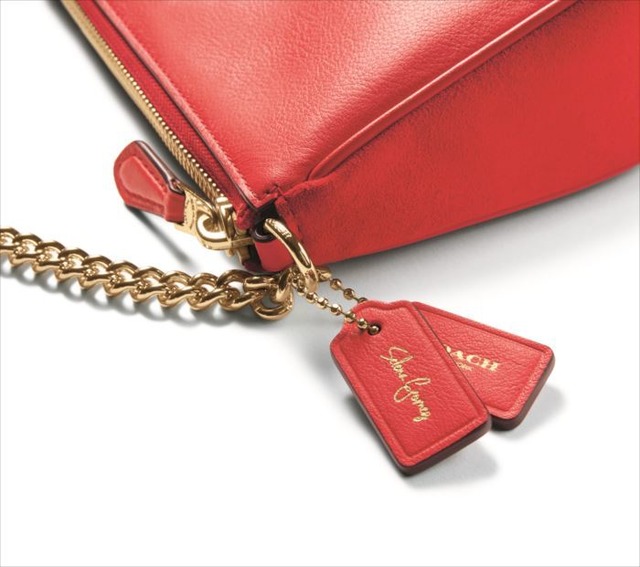 「Coach x Selena Gomez」が9月1日に発売