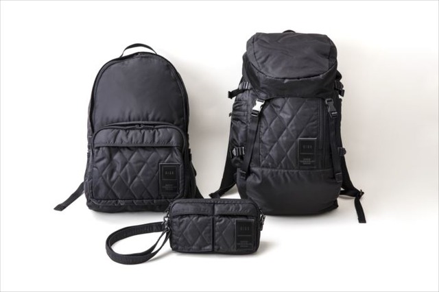 左:DAY PACK（4万5,000円）、中:MINI SHOULDER BAG（1万9,000円）、右:BACK PACK（7万8,000円）