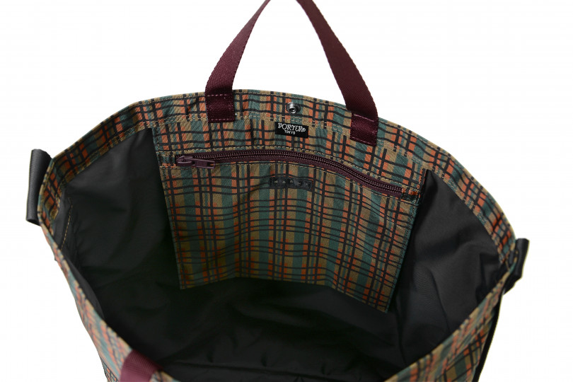 「SHOULDER TOTE BAG」（4万2,000円）