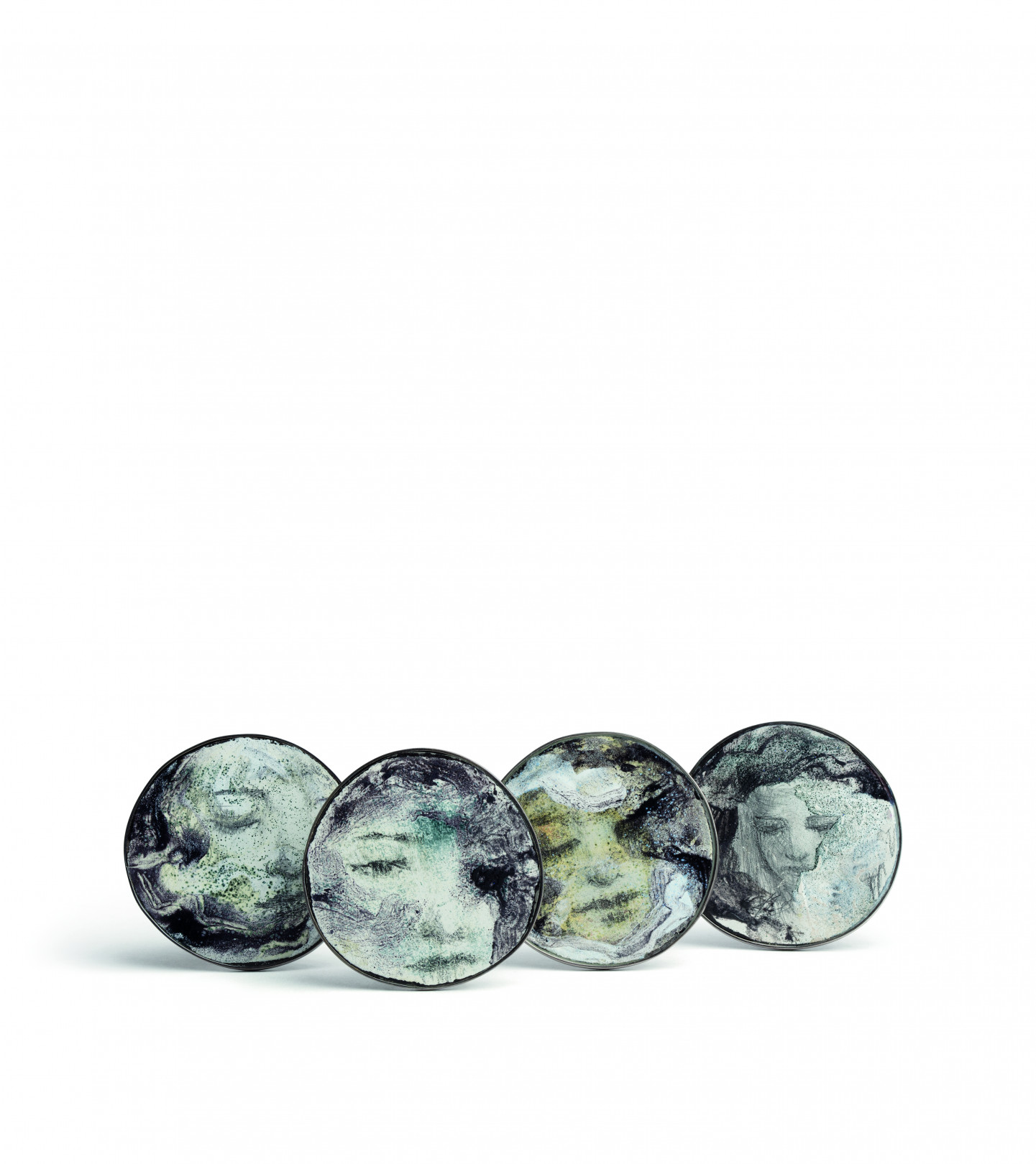 Fátima Tocornal, España ‘Dreamers’, plata esmaltada, níquel, 0.5 x 6.5 x 6.5 cm. cada una. 4 piezas 2015