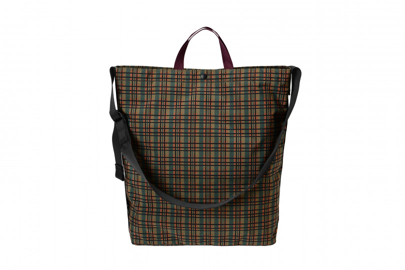 「SHOULDER TOTE BAG」（4万2,000円）