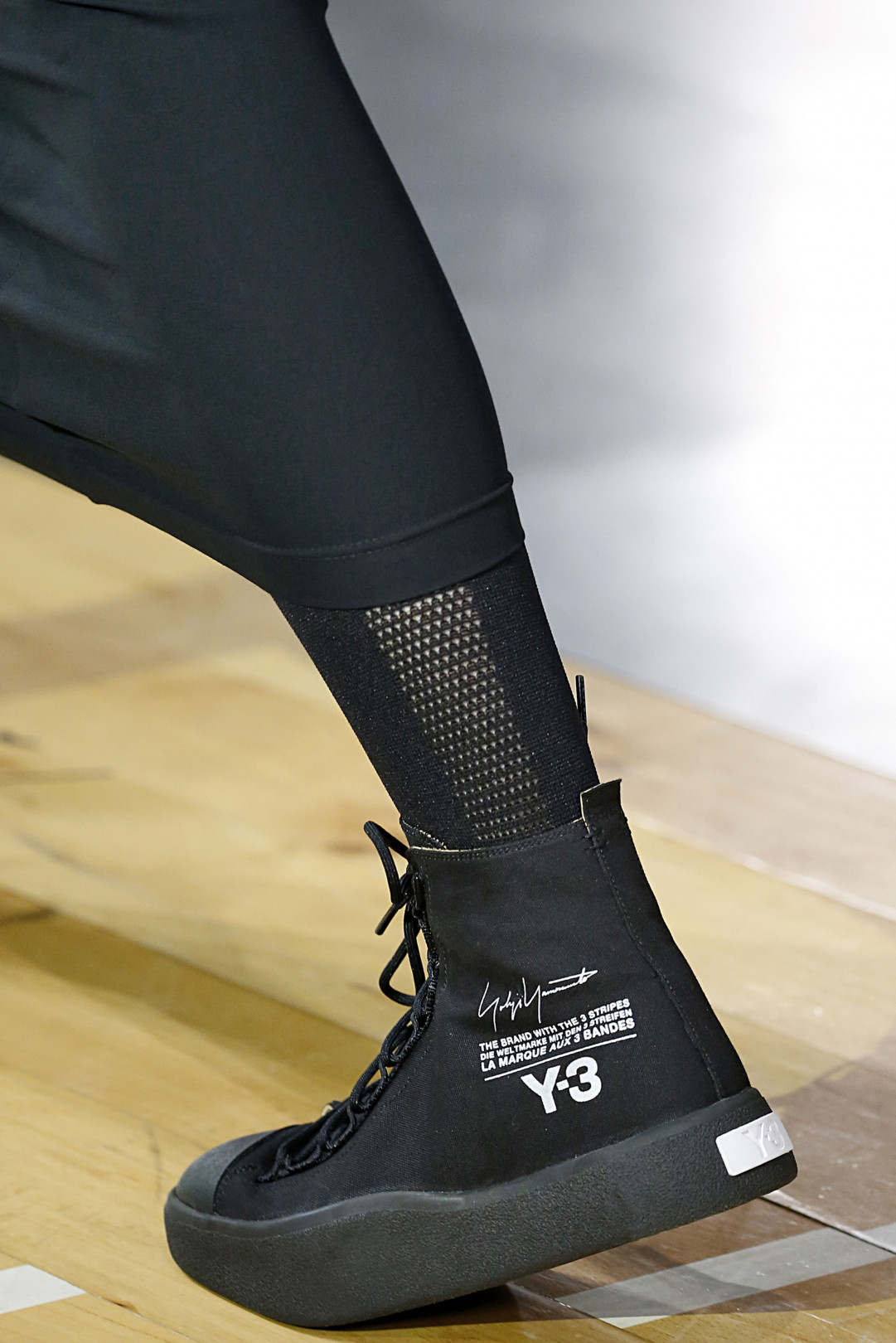 山本耀司×アディダス「Y-3」、2018年春夏コレクションより新作スニーカー発売 | PHOTO(48/58) | FASHION HEADLINE