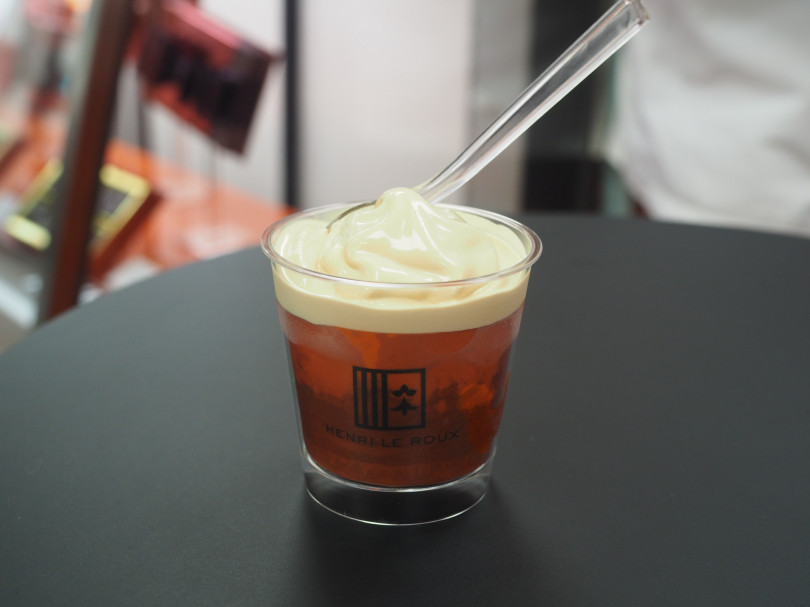 アンリ・ルルーの「フォンダンキャラメルC．B．S」（税込432円）にキャラメル入りのソフトクリームをトッピングできるのは東京会場だけ