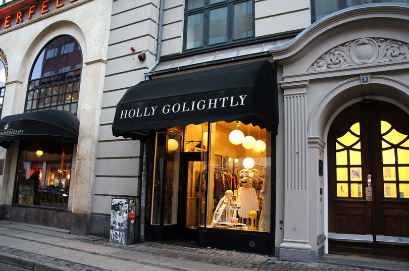 洋服とジュエリーを販売するホリー・ゴライトリー（Holly Golightly）の店舗