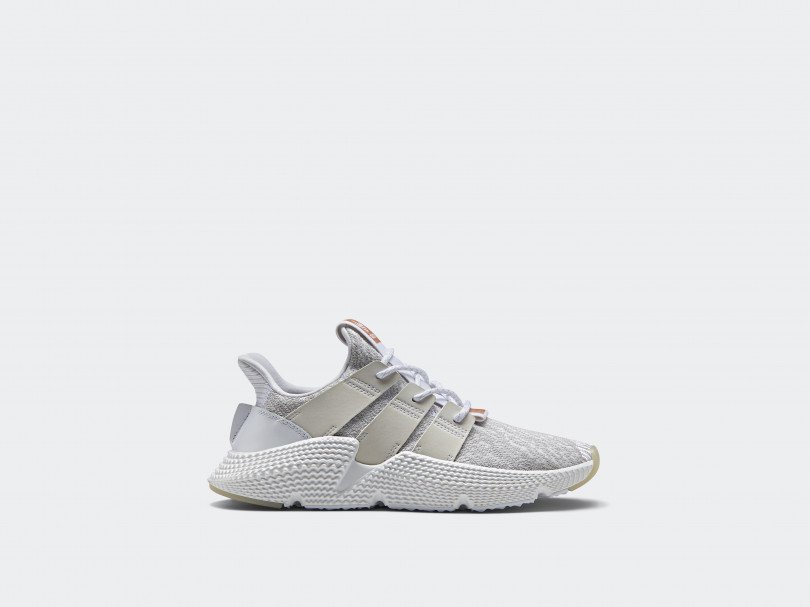 「PROPHERE W」 CQ2542（1万5,000円）※ウィメンズモデル