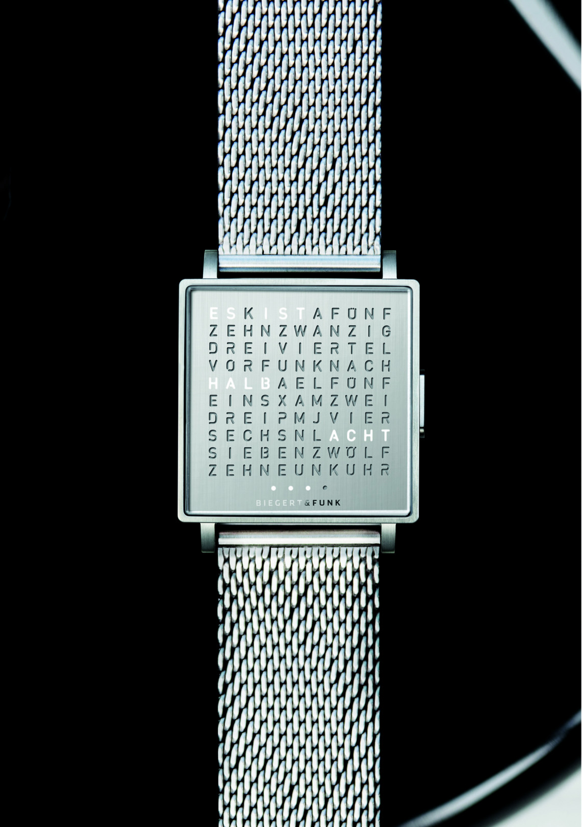 「QLOCKTWO W Fine Steel」