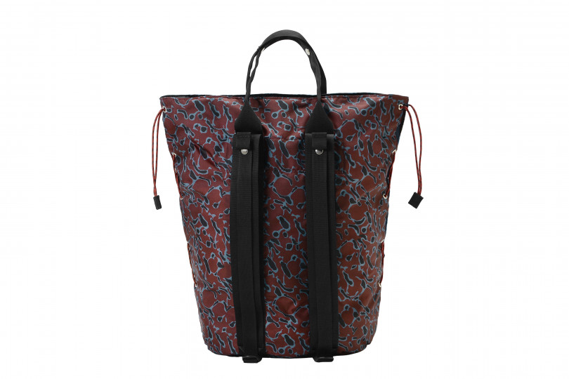 「2WAY SHOPPER」ブルー（W45×H50×D26cm  5万7,000円）