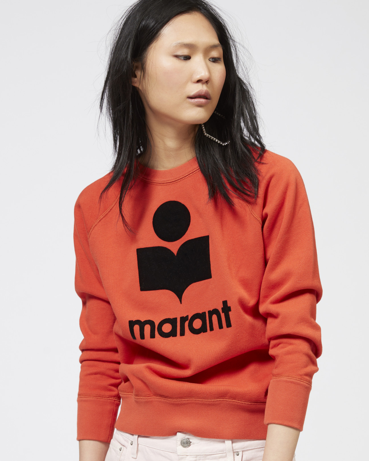 イザベル マラン（ISABEL MARANT）が、カプセルコレクション「LOGO A GOGO」発売