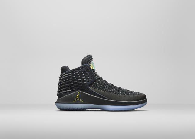 「AIR JORDAN XXXII STEALTH」