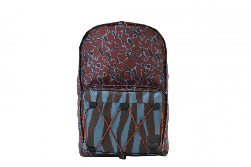 「BACK PACK」ブルー（W27×H42×D12cm 4万7,000円）