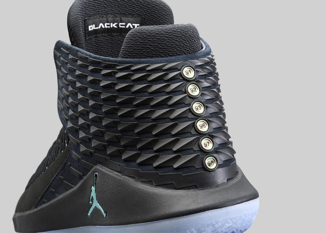 「AIR JORDAN XXXII STEALTH」