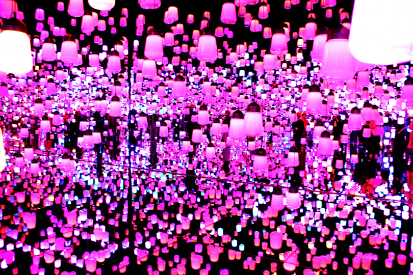 Forest of Resonating Lamps - One Stroke teamLab, 2016, Interactive Digital Installation, Murano Glass, LED, Endless