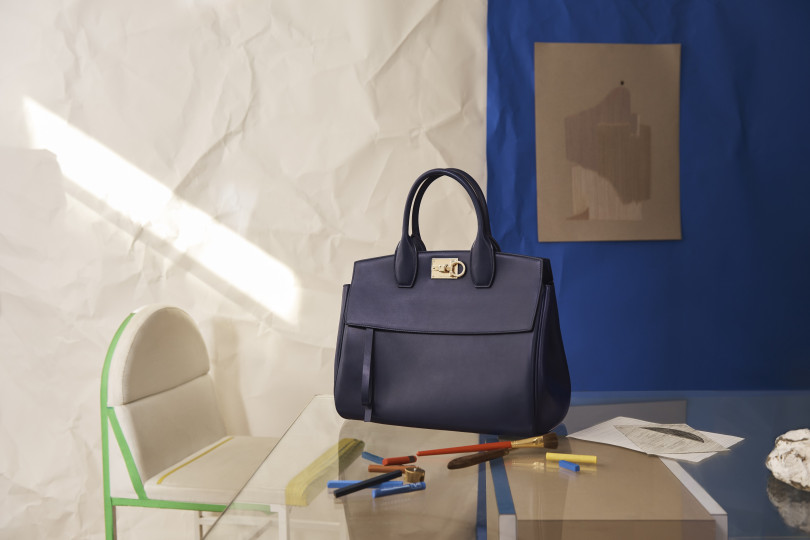 サルヴァトーレ フェラガモ（Salvatore Ferragamo）、ポール・アンドリューによる初のハンドバッグ「STUDIO BAG」登場