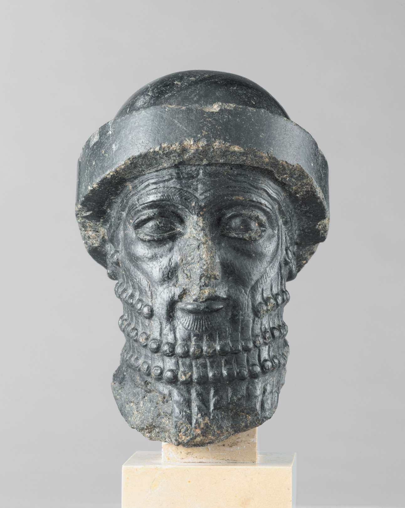 《王の頭部》、通称《ハンムラビ王の頭部》バビロン第1王朝、前1840年頃 イラン、スーサ出土