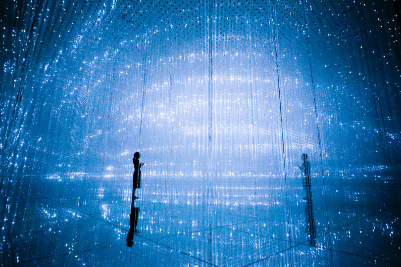 「The Infinite Crystal Universe」teamLab, 2018, Interactive Installation of Light Sculpture, LED, Endless, Sound: teamLab