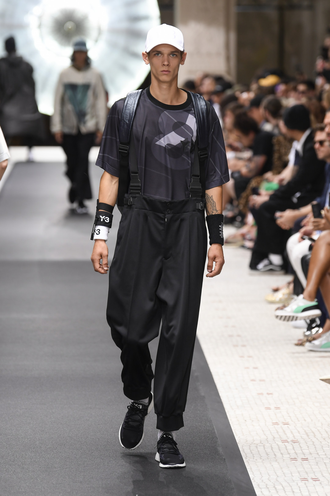 Y-3 2019年春夏コレクション